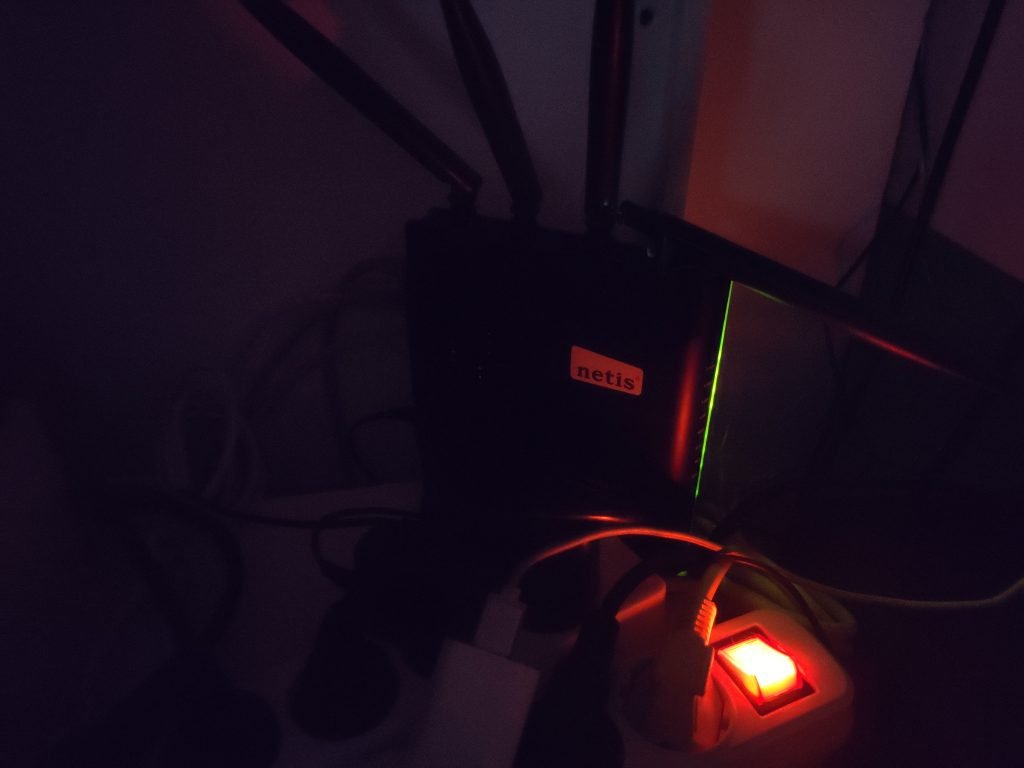 Cum faci să-ți meargă mai repede internetul acasă. Wi-fi sau cablu?