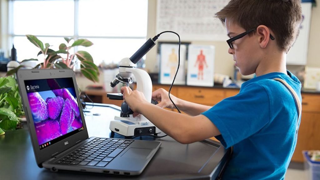 Începe școala. Top 3 laptopuri pe care să le alegi pentru anii de școală