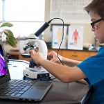 Începe școala. Top 3 laptopuri pe care să le alegi pentru anii de școală