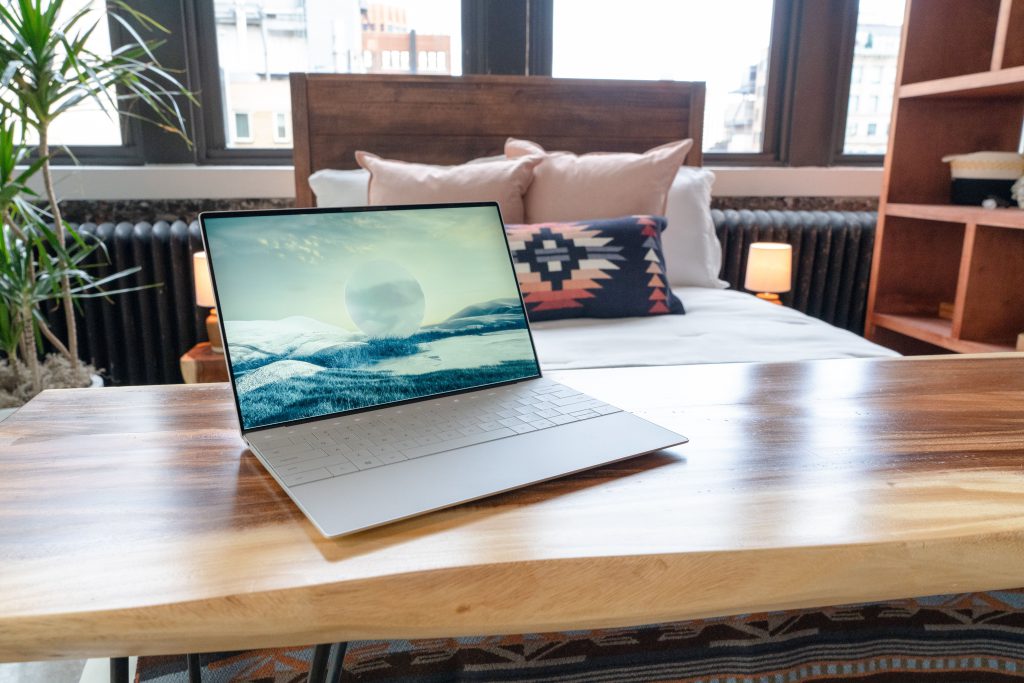 Dell XPS 13 se reinventează. Simplitatea este noul Premium