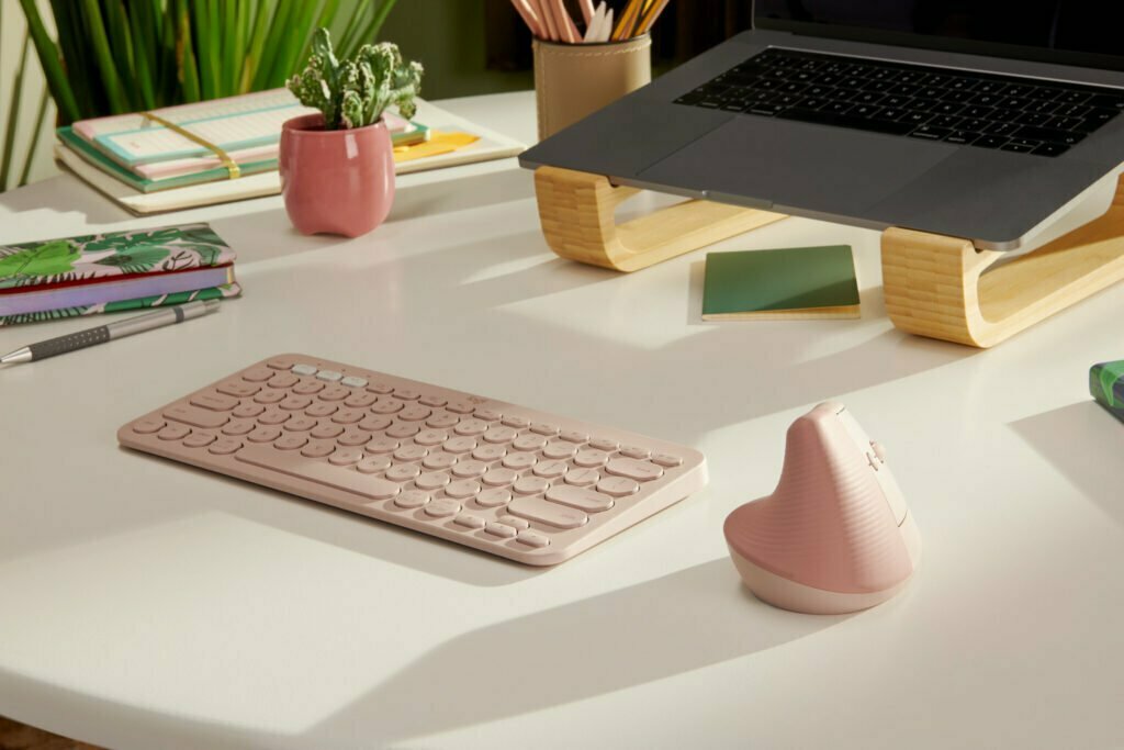 Logitech lansează LIFT, un nou mouse vertical ergonomic