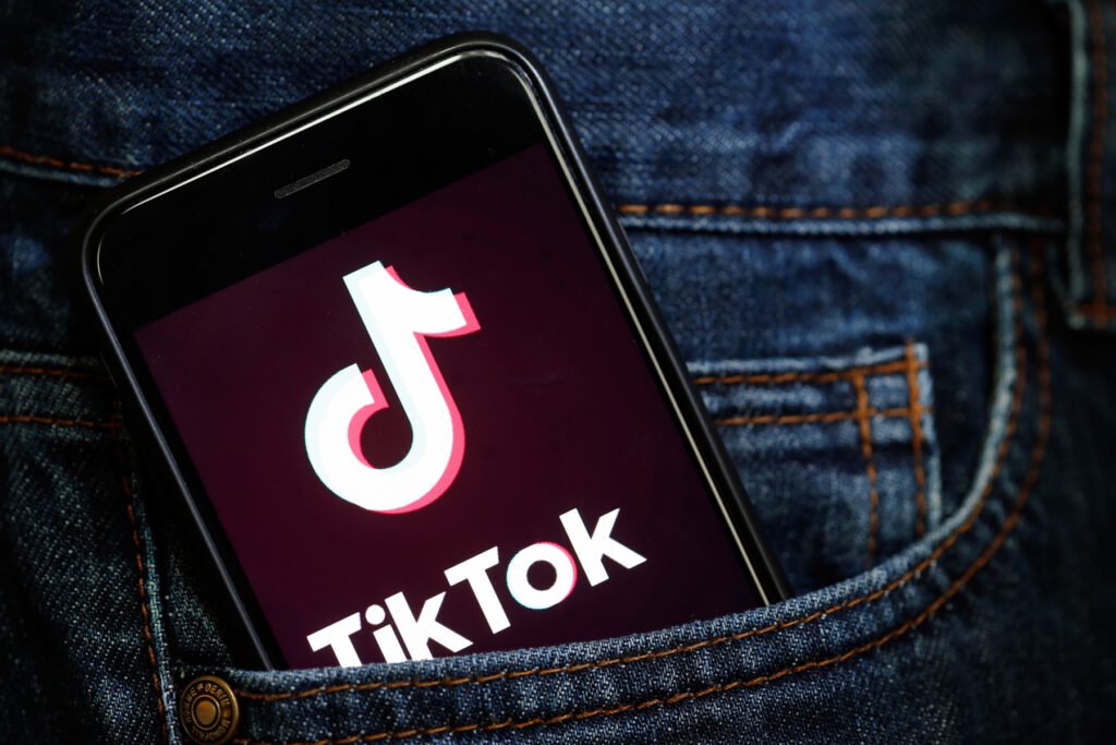Românii caută cultură pe TikTok