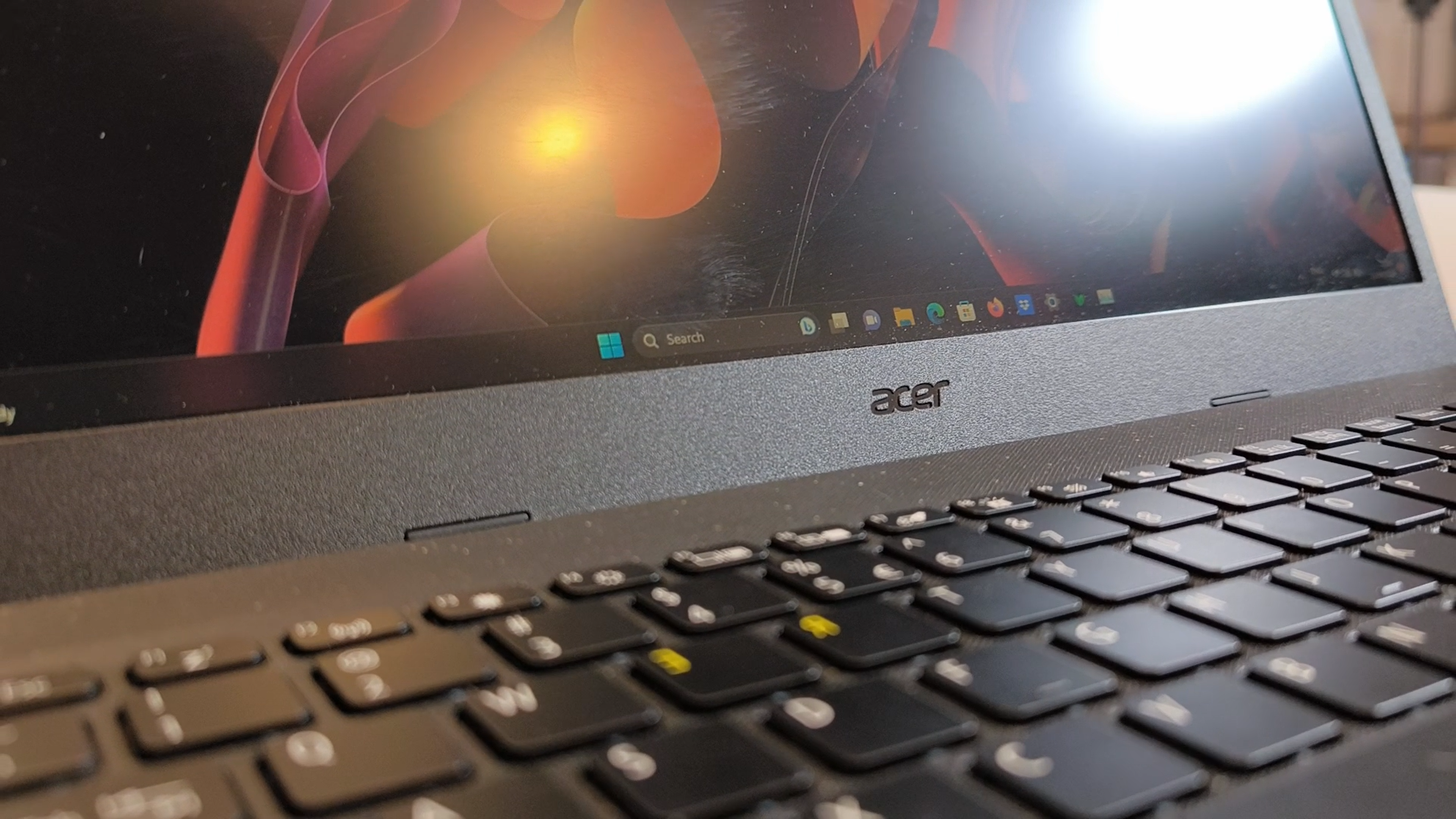 Laptop sustenabil și ieftin pentru companii. Acer Travel Mate Vero 1 image