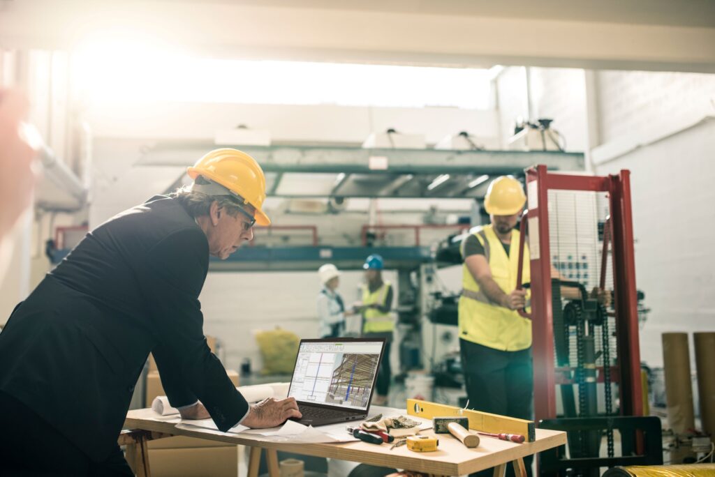 Lenovo a lansat un laptop conceput pentru performanțe de top 4 ThinkPad P14s Gen 5 AMD Lifestyle Image Engineering