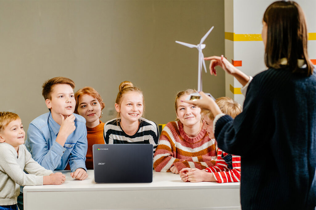 Ziua mondială a profesorilor. Cum ajută tehnologiile Acer procesul de educație