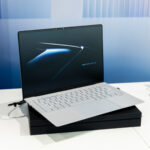 lansare expertbook ultra 8143